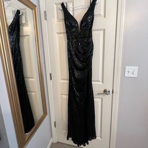 Beautiful Alyce Paris formal gown. Size 2